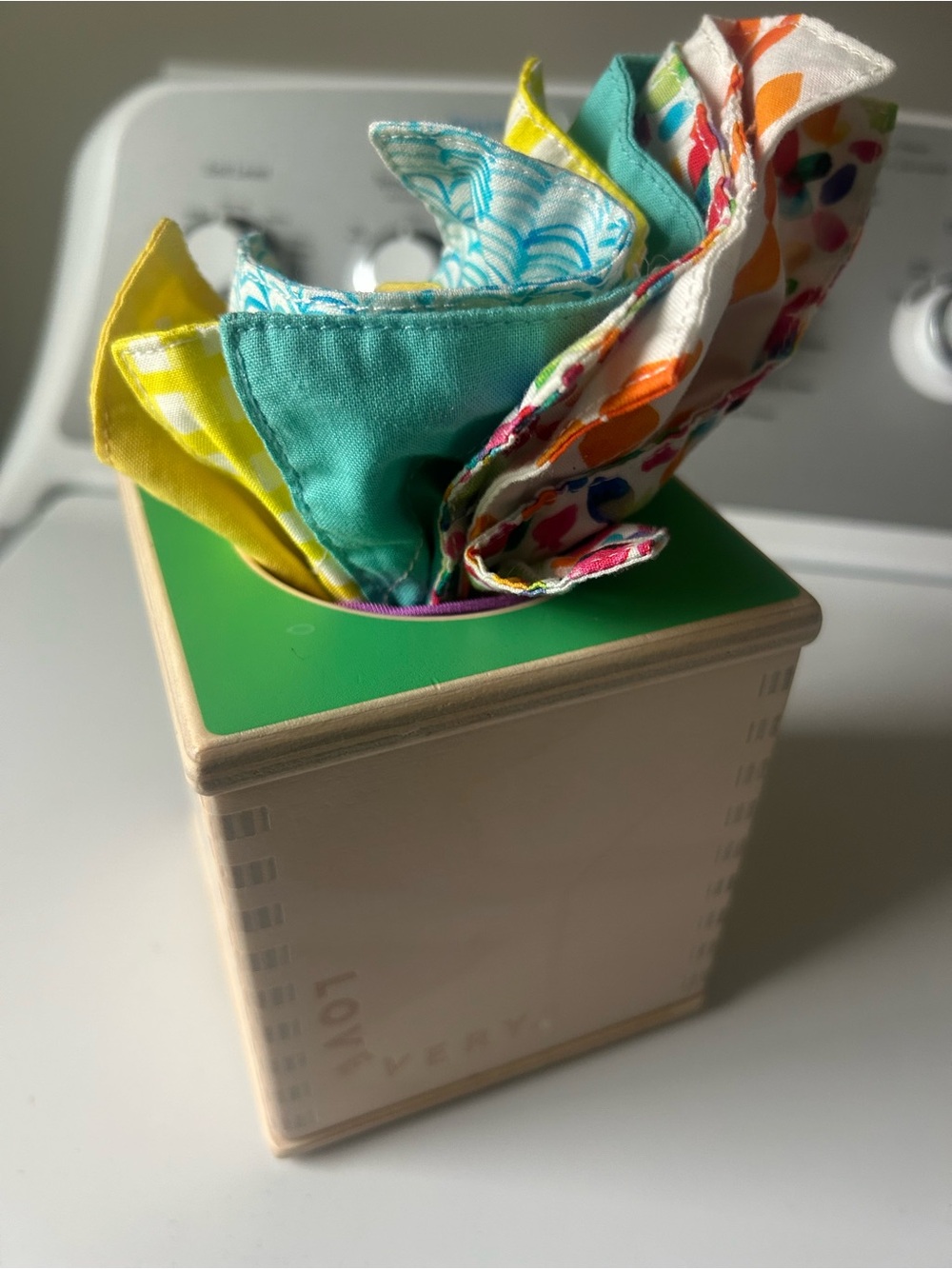 Lovevery Magic Tissue Box Months 5-6+
The Senser Play Kit
